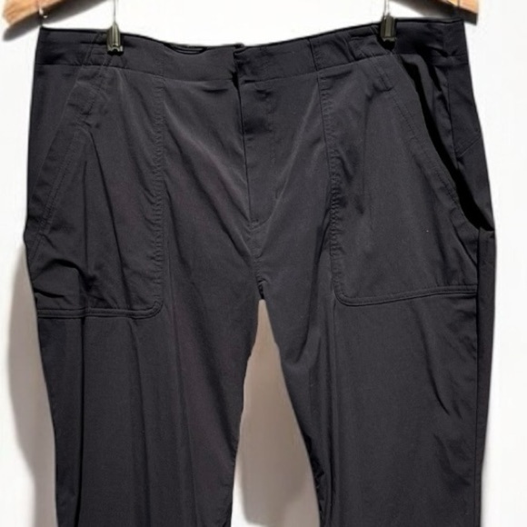 🌻EUC Eddie Bauer Black Lightweight High-Rise Wicking Cargo Pants Womens Size 16 - Picture 2 of 6